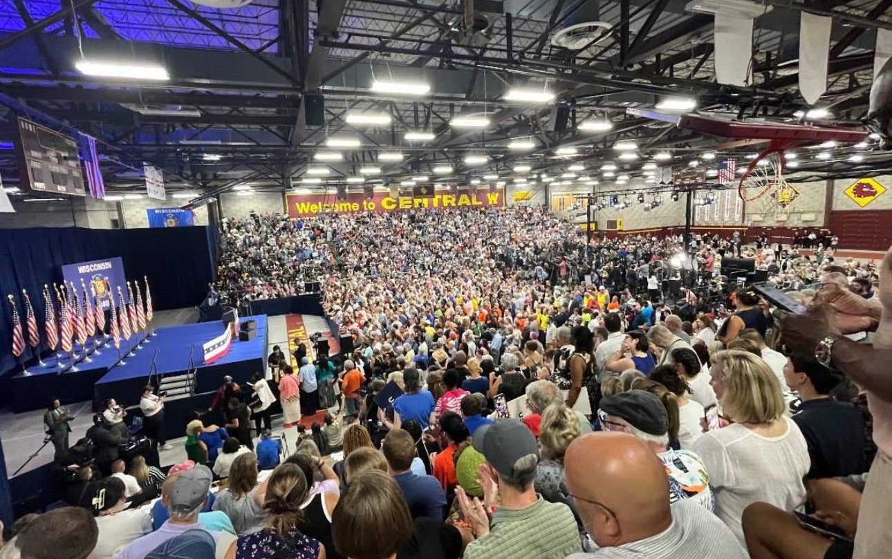 Desperate Trump Campaign Pushes Kamala Harris Crowd Size Hoax - MeidasTouch