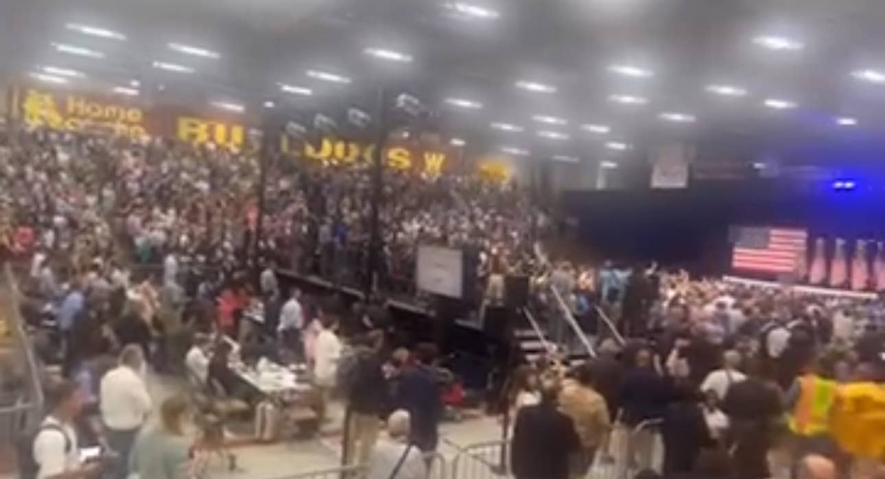 Desperate Trump Campaign Pushes Kamala Harris Crowd Size Hoax - MeidasTouch