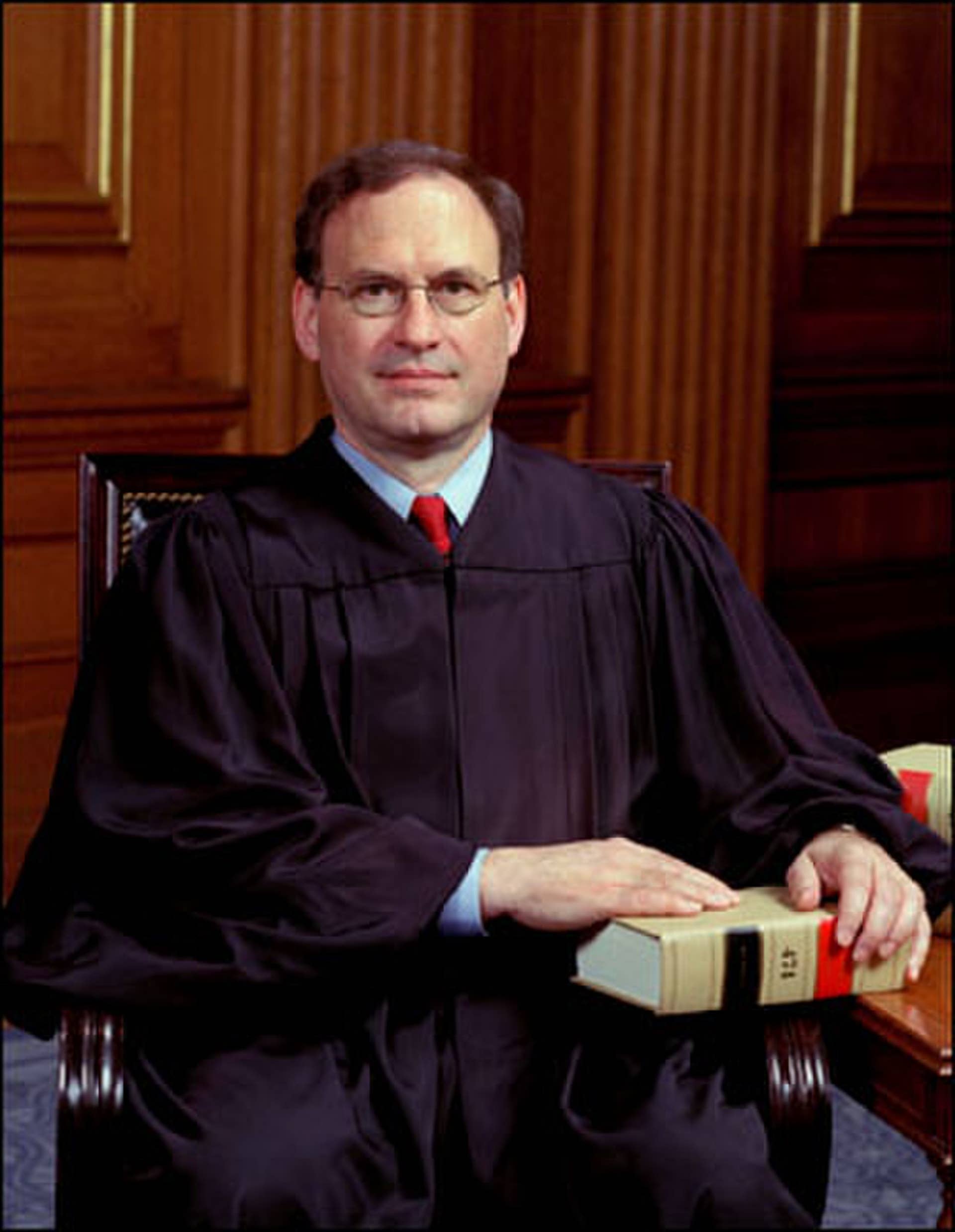 Trump Praises SCOTUS Justice Alito for Not Recusing Himself from ...