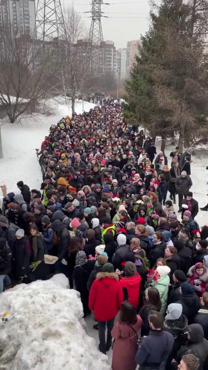 Massive Turnout For Alexei Navalny's Funeral In Defiance Of Putin ...