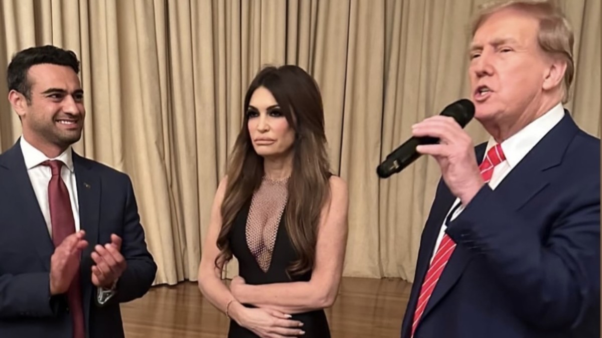 Twitter Reacts to Viral Photo of Kimberly Guilfoyle with Trump -  MeidasTouch News